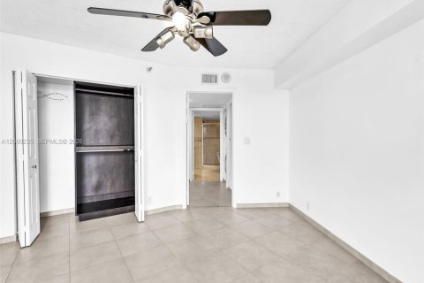 Condo in Aventura, Florida, 2 bedrooms № 2246753 - photo 27