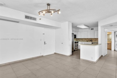 Condo in Aventura, Florida, 2 bedrooms № 2246753 - photo 8