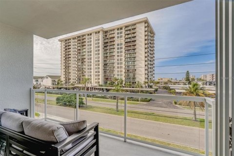Condo in Clearwater, Florida, 3 bedrooms  № 2237684 - photo 2