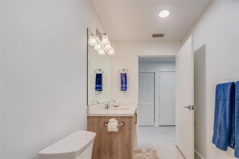 Condo in Clearwater, Florida, 3 bedrooms  № 2237684 - photo 27