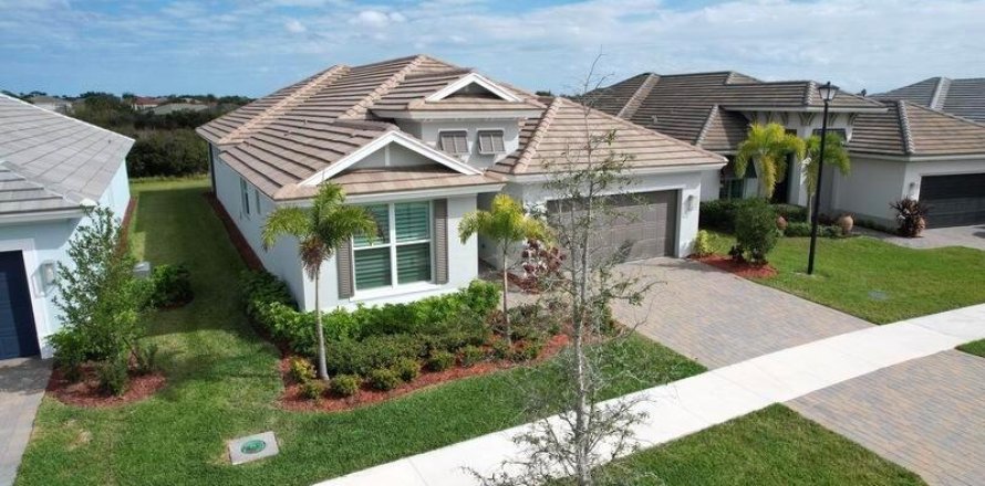 Casa en Port St. Lucie, Florida 2 dormitorios, 211.17 m2 № 2078142