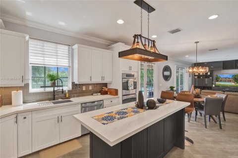 Купить виллу или дом в Уэстон, Флорида 6 спален, 399.67м2, № 1781859 - фото 15