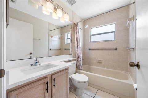 House in Bradenton, Florida 3 bedrooms, 185.15 sq.m. № 1658708 - photo 15