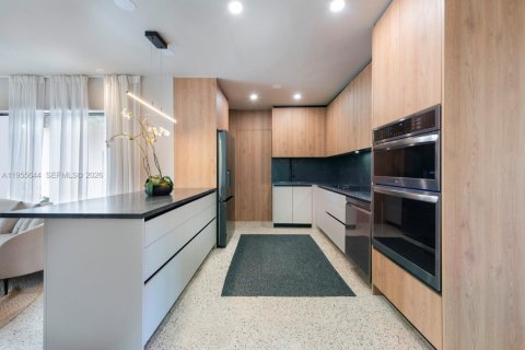 Casa en alquiler en Miami, Florida, 3 dormitorios, 183.11 m2 № 2020206 - foto 4