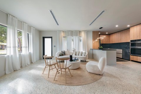 Casa en alquiler en Miami, Florida, 3 dormitorios, 183.11 m2 № 2020206 - foto 3