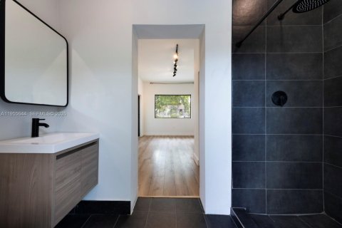 Casa en alquiler en Miami, Florida, 3 dormitorios, 183.11 m2 № 2020206 - foto 13