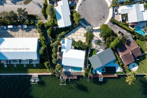 House in Miami, Florida 3 bedrooms, 193.52 sq.m. № 1955219 - photo 2