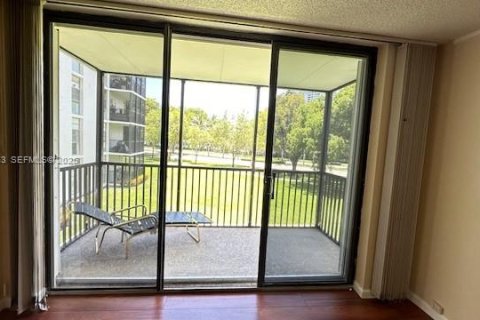 Appartement à louer à Aventura, Floride: 2 chambres, 92.34 m2 № 1987549 - photo 1