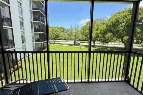 Appartement à louer à Aventura, Floride: 2 chambres, 92.34 m2 № 1987549 - photo 2