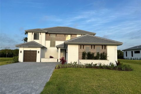House in Davie, Florida 4 bedrooms, 384.71 sq.m. № 1119613 - photo 1