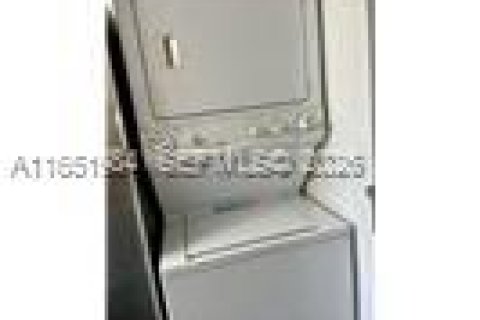 Condominio en venta en Lauderhill, Florida, 2 dormitorios, 101.45 m2 № 2090095 - foto 11