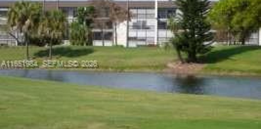 Condominio en Lauderhill, Florida, 2 dormitorios  № 2090095