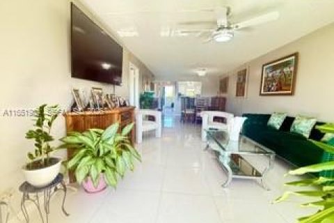 Condominio en venta en Lauderhill, Florida, 2 dormitorios, 101.45 m2 № 2090095 - foto 15