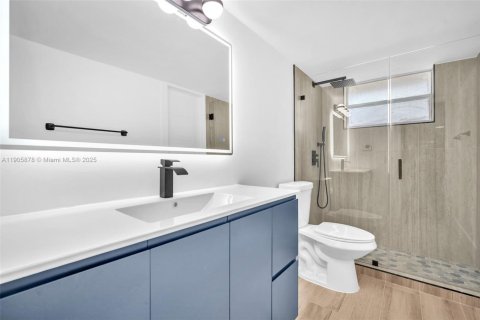 Condo in Hallandale Beach, Florida, 1 bedroom  № 1956829 - photo 16