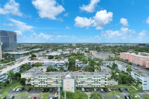 Condo in Hallandale Beach, Florida, 1 bedroom  № 1956829 - photo 29