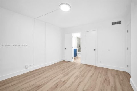 Condo in Hallandale Beach, Florida, 1 bedroom  № 1956829 - photo 19