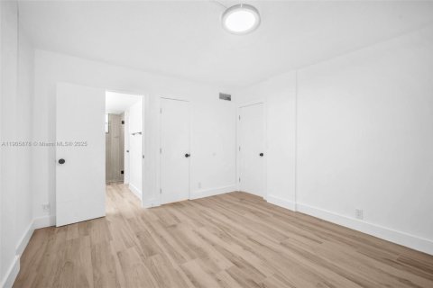 Condo in Hallandale Beach, Florida, 1 bedroom  № 1956829 - photo 20