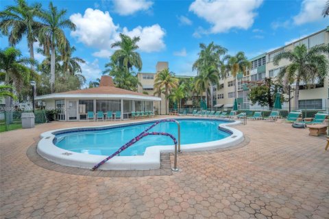 Condo in Hallandale Beach, Florida, 1 bedroom  № 1956829 - photo 26