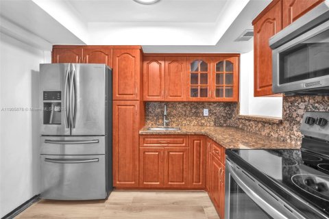 Condo in Hallandale Beach, Florida, 1 bedroom  № 1956829 - photo 6