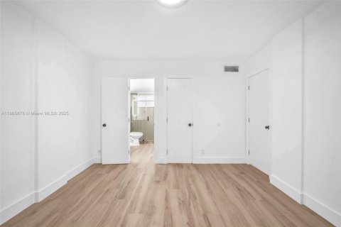 Condo in Hallandale Beach, Florida, 1 bedroom  № 1956829 - photo 22