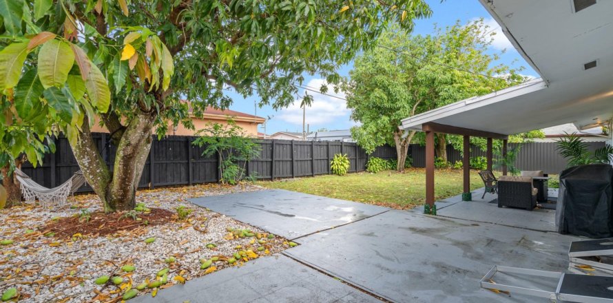 Casa en Miami, Florida 5 dormitorios, 204.38 m2 № 1186325