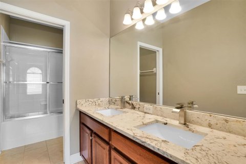 Townhouse in Tampa, Florida 3 bedrooms, 187.85 sq.m. № 2205631 - photo 28