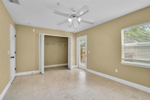 Townhouse in Tampa, Florida 3 bedrooms, 187.85 sq.m. № 2205631 - photo 5
