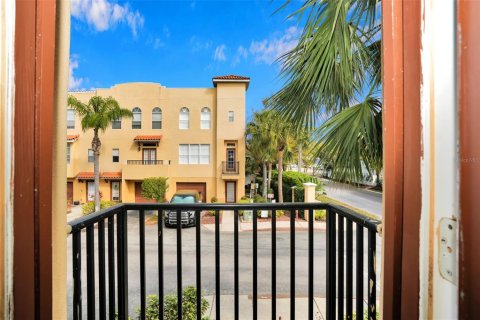 Townhouse in Tampa, Florida 3 bedrooms, 187.85 sq.m. № 2205631 - photo 18