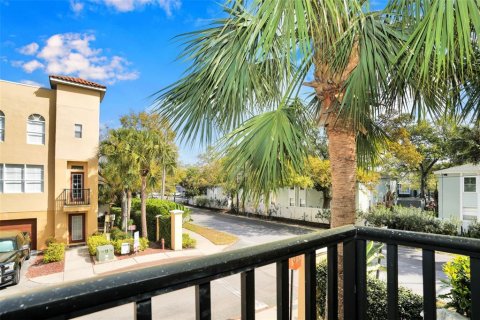 Townhouse in Tampa, Florida 3 bedrooms, 187.85 sq.m. № 2205631 - photo 20