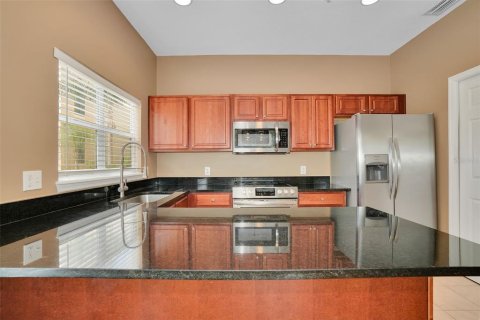 Townhouse in Tampa, Florida 3 bedrooms, 187.85 sq.m. № 2205631 - photo 10