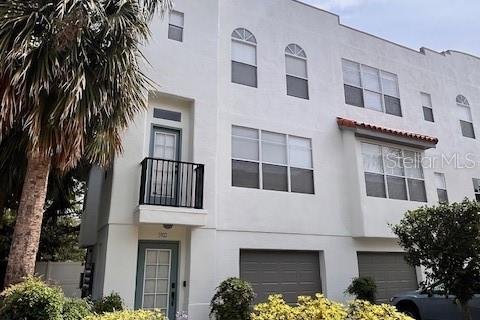 Townhouse in Tampa, Florida 3 bedrooms, 187.85 sq.m. № 2205631