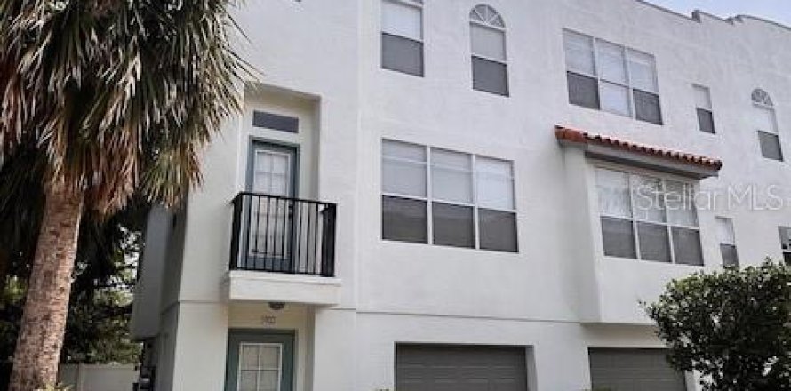 Townhouse in Tampa, Florida 3 bedrooms, 187.85 sq.m. № 2205631