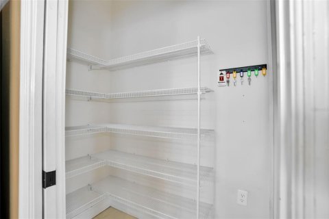 Townhouse in Tampa, Florida 3 bedrooms, 187.85 sq.m. № 2205631 - photo 12