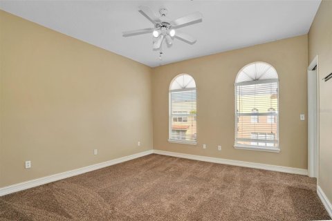 Townhouse in Tampa, Florida 3 bedrooms, 187.85 sq.m. № 2205631 - photo 24
