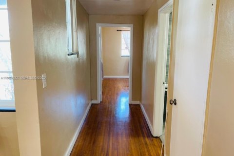 Propiedad comercial en venta en Miami, Florida, 238.11 m2 № 1984133 - foto 28