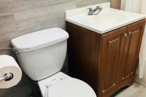 Propiedad comercial en venta en Miami, Florida, 238.11 m2 № 1984133 - foto 20