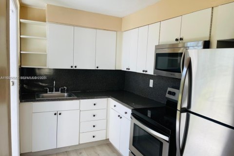 Propiedad comercial en venta en Miami, Florida, 238.11 m2 № 1984133 - foto 17