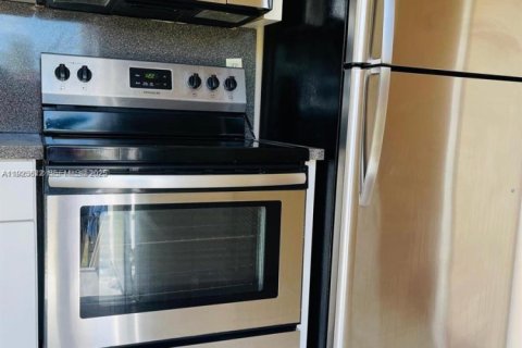 Propiedad comercial en venta en Miami, Florida, 238.11 m2 № 1984133 - foto 7