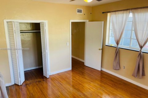 Propiedad comercial en venta en Miami, Florida, 238.11 m2 № 1984133 - foto 5