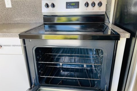 Propiedad comercial en venta en Miami, Florida, 238.11 m2 № 1984133 - foto 12