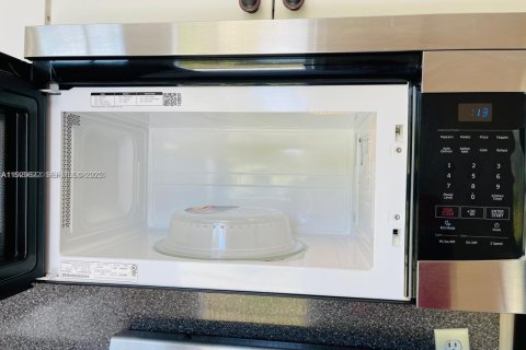 Propiedad comercial en venta en Miami, Florida, 238.11 m2 № 1984133 - foto 13