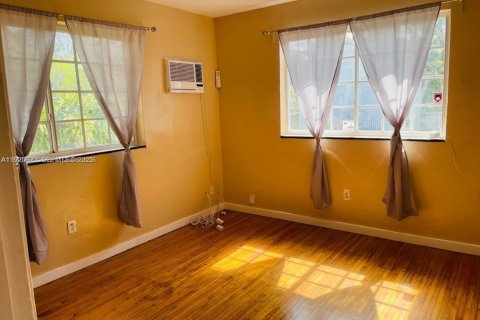 Propiedad comercial en venta en Miami, Florida, 238.11 m2 № 1984133 - foto 8