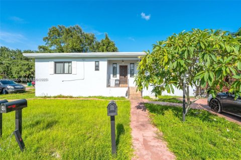 Propiedad comercial en venta en Miami, Florida, 238.11 m2 № 1984133 - foto 3