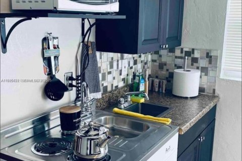 Propiedad comercial en venta en Miami, Florida, 238.11 m2 № 1984133 - foto 9