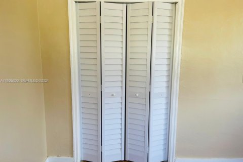 Propiedad comercial en venta en Miami, Florida, 238.11 m2 № 1984133 - foto 25