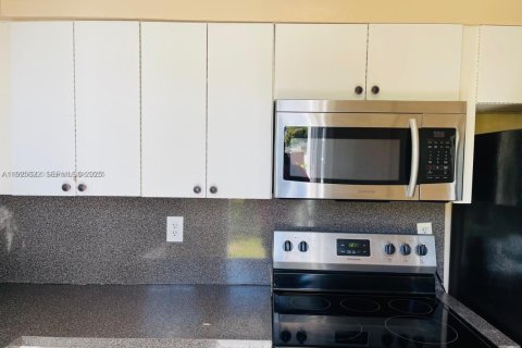 Propiedad comercial en venta en Miami, Florida, 238.11 m2 № 1984133 - foto 18