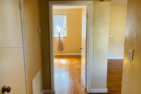 Propiedad comercial en venta en Miami, Florida, 238.11 m2 № 1984133 - foto 24