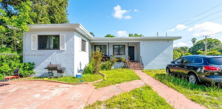 Propiedad comercial en Miami, Florida 238.11 m2 № 1984133