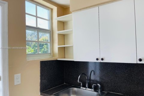 Propiedad comercial en venta en Miami, Florida, 238.11 m2 № 1984133 - foto 10