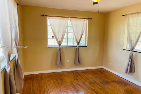 Propiedad comercial en venta en Miami, Florida, 238.11 m2 № 1984133 - foto 15